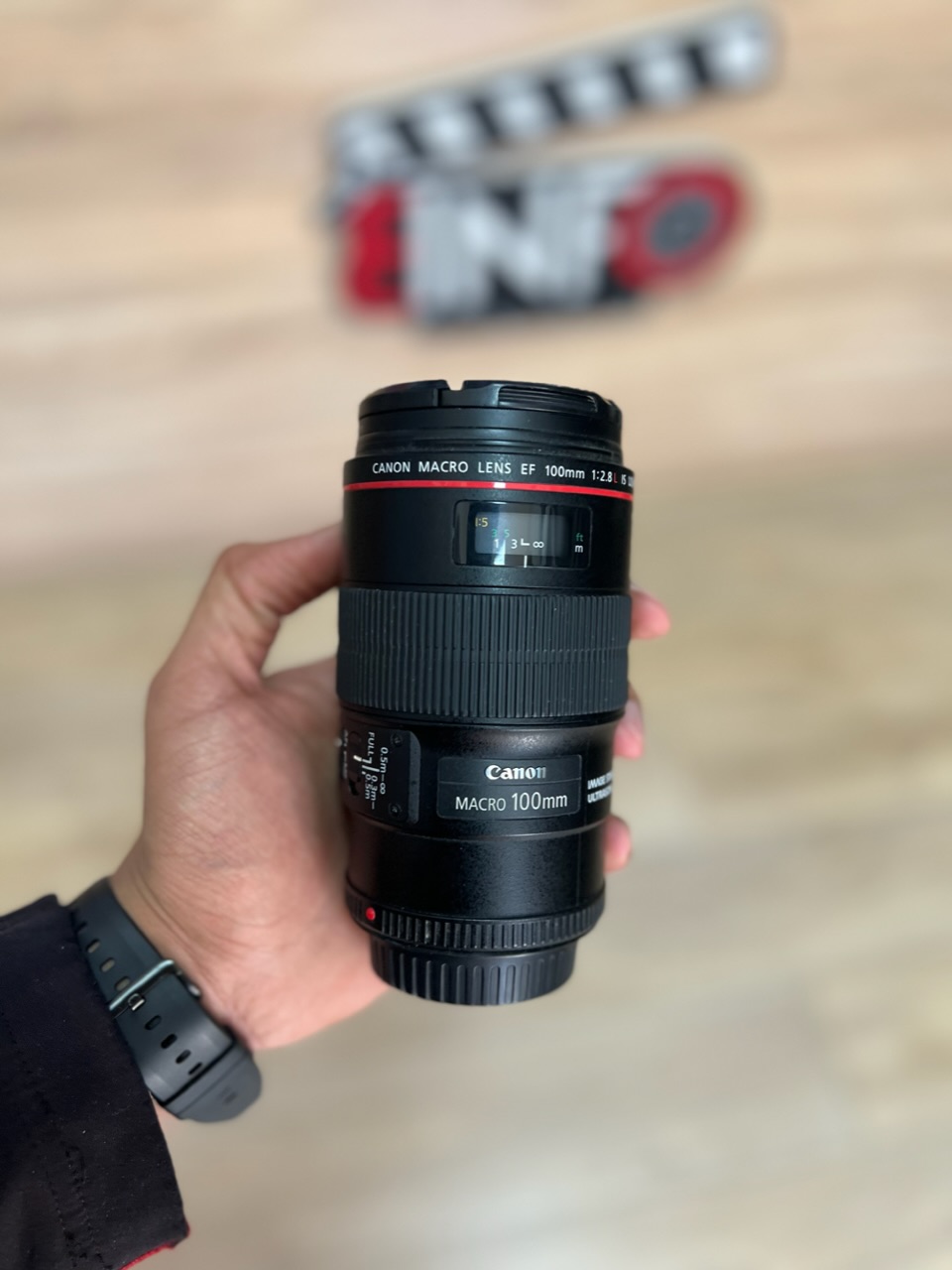 Canon 100mm f 2.8 image