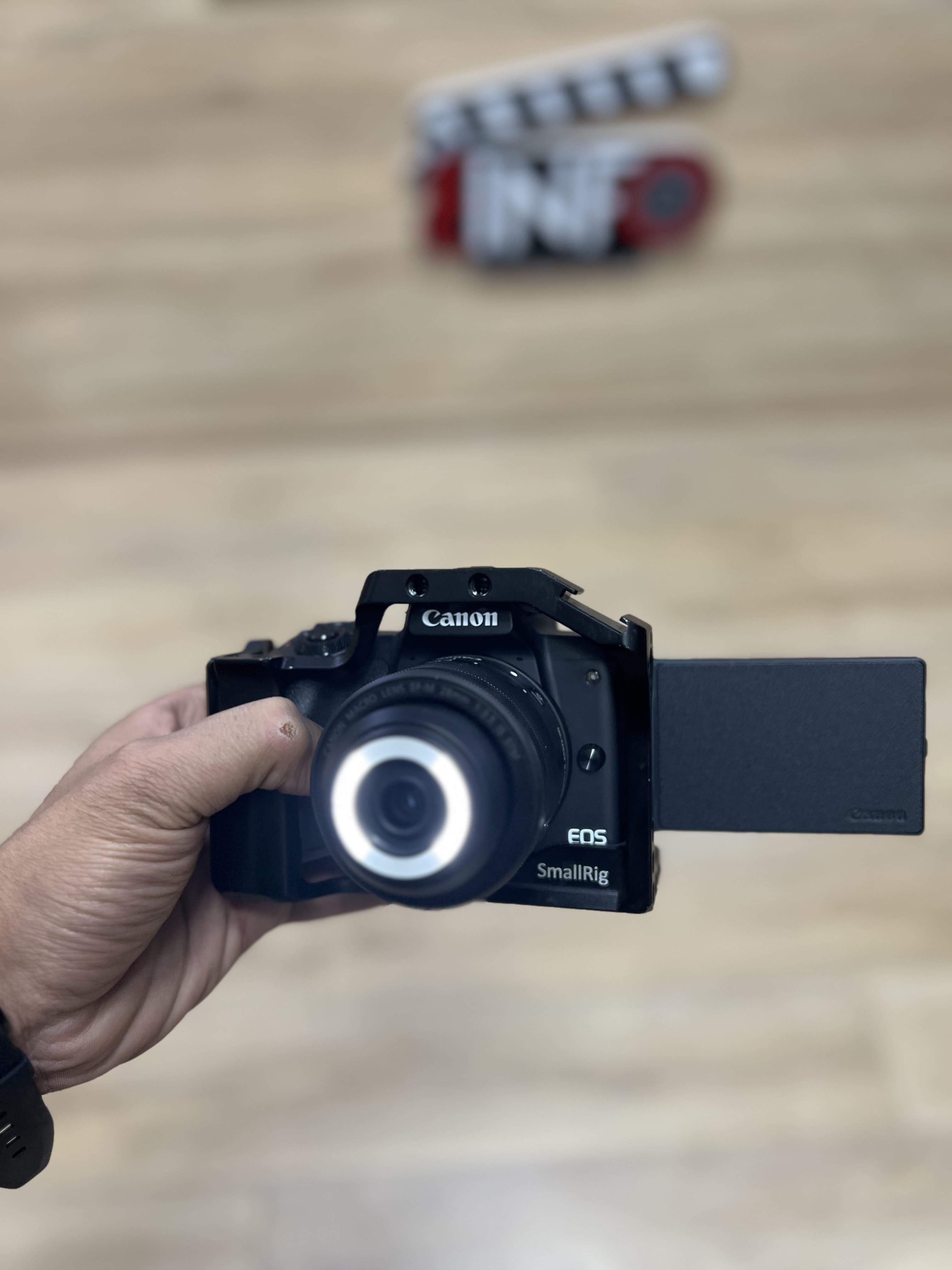  Canon EOS M50  image