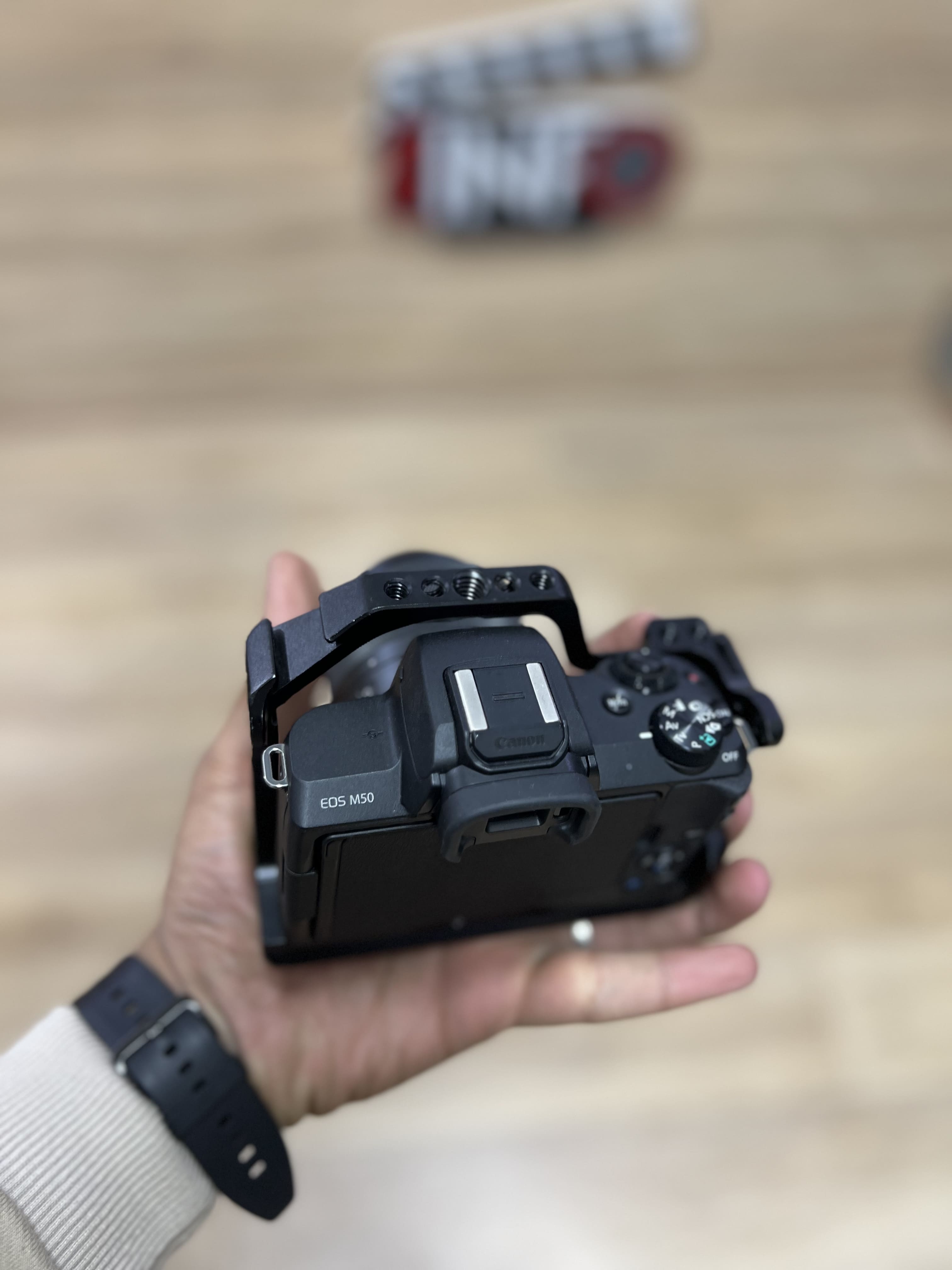  Canon EOS M50  image