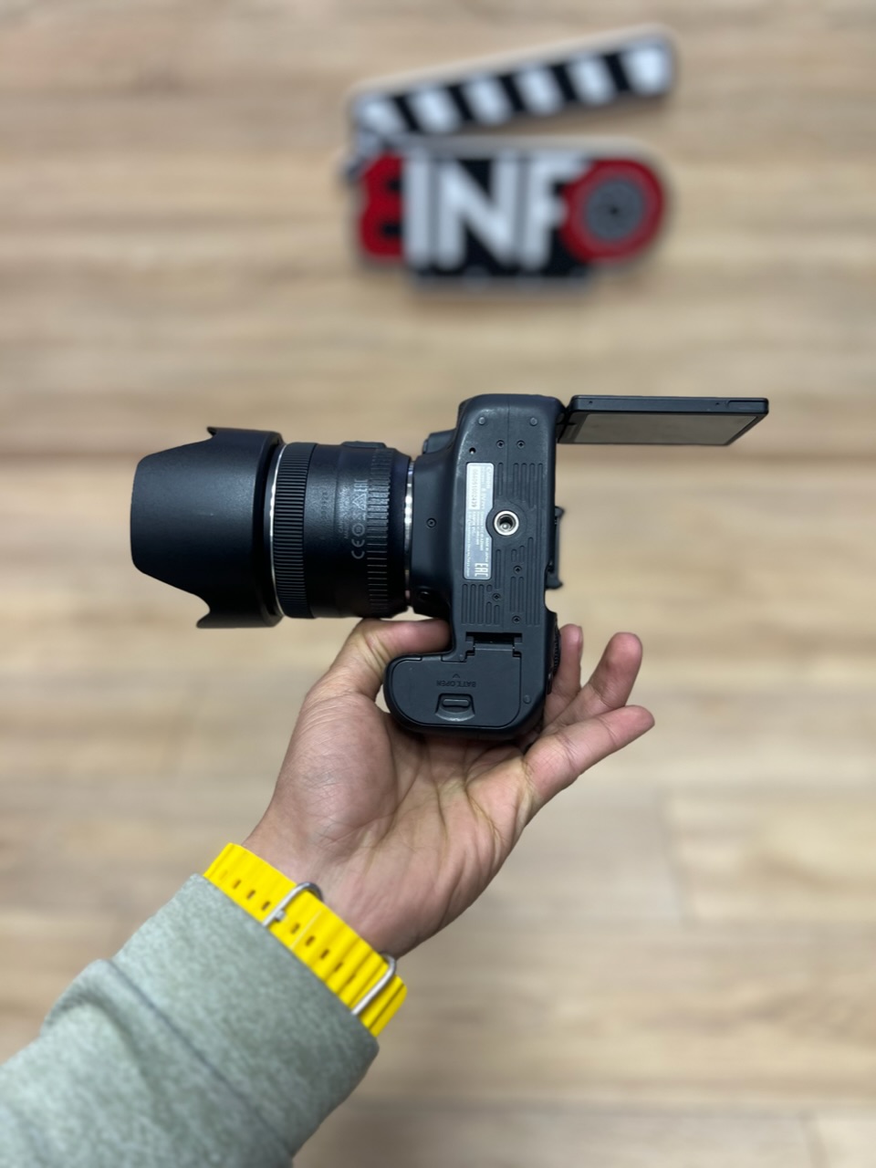 Canon 90d  image